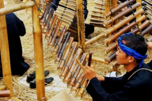 perkusi-kontemporer-mengubah-benda-harian-menjadi-instrumen