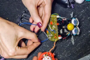 seni-suara-memulai-eksperimen-musik-lewat-circuit-bending